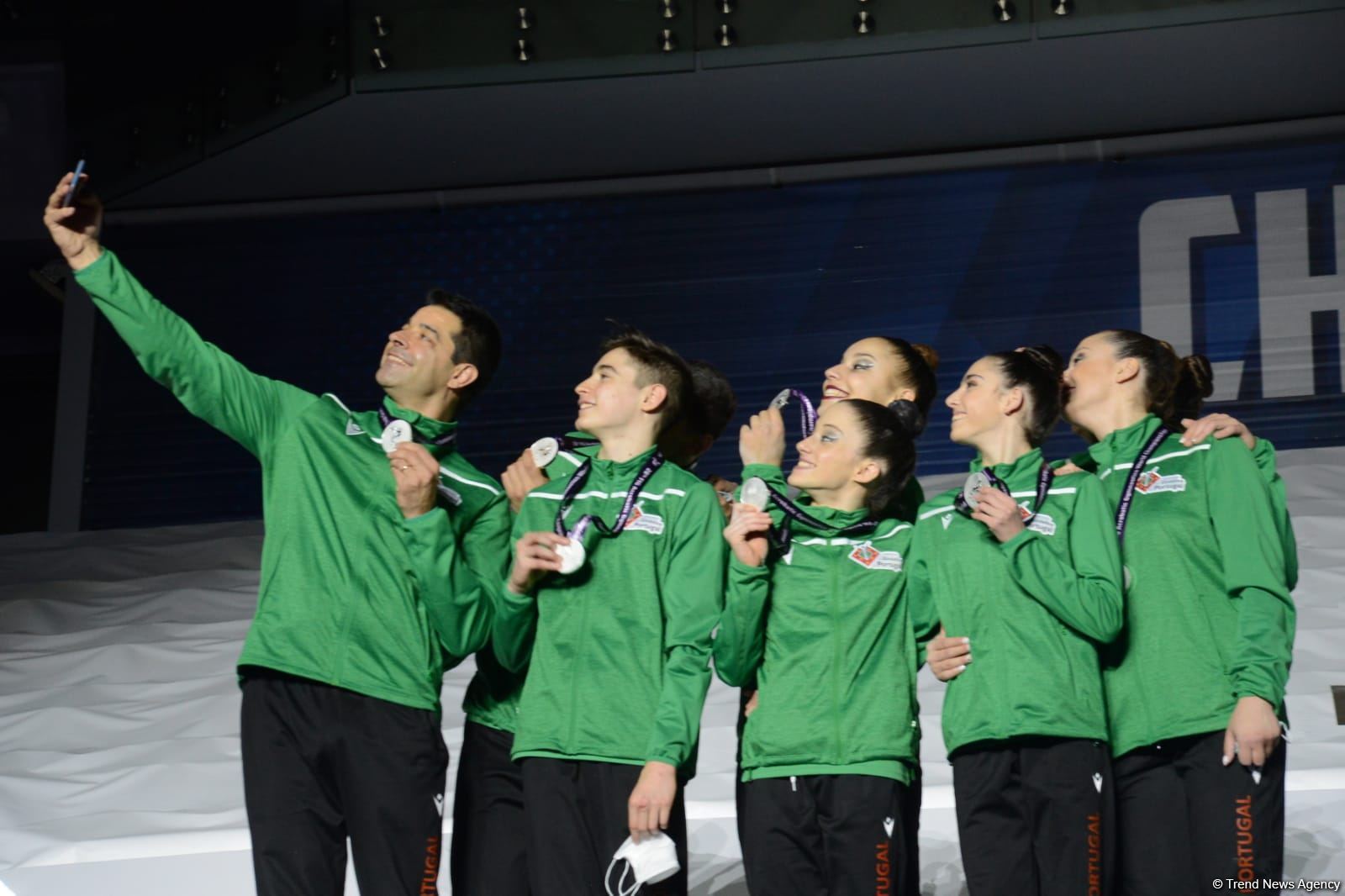 В Баку прошла церемония награждения победителей ЧМ по акробатической гимнастике в командном зачете (ФОТО)