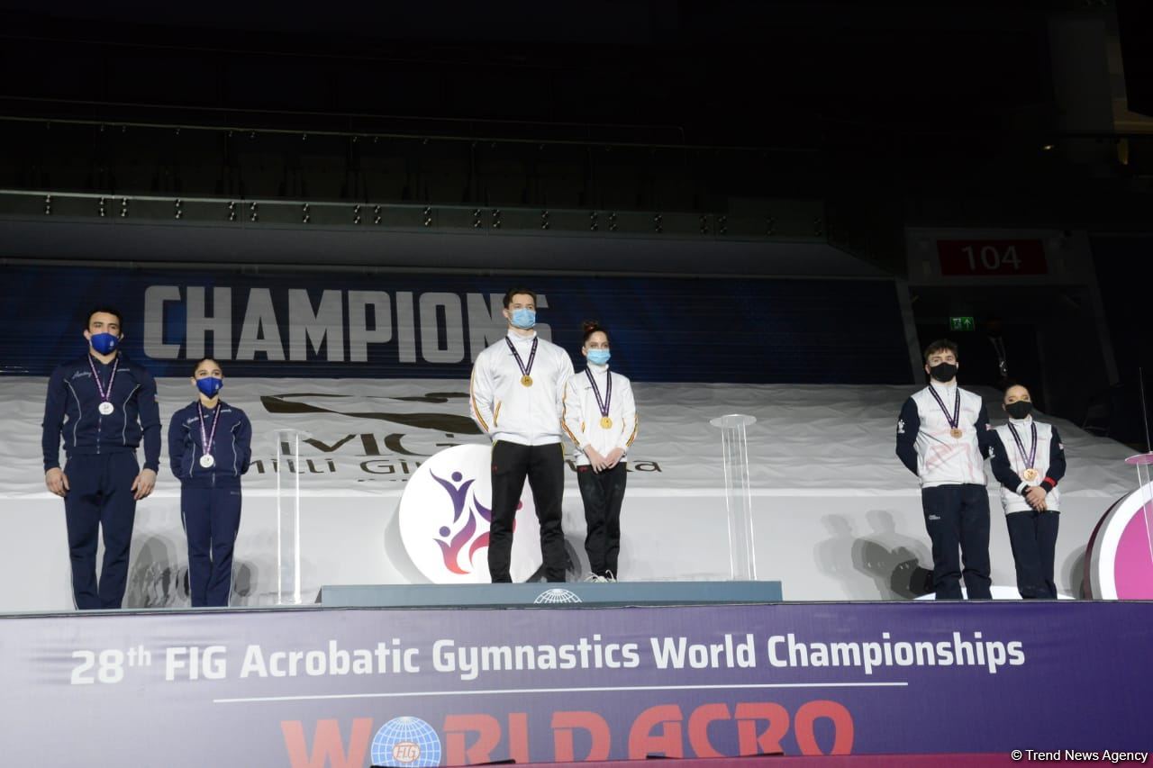 ЧМ в Баку: состоялась церемония награждения победителей среди смешанных пар, женских и мужских групп (ФОТО)