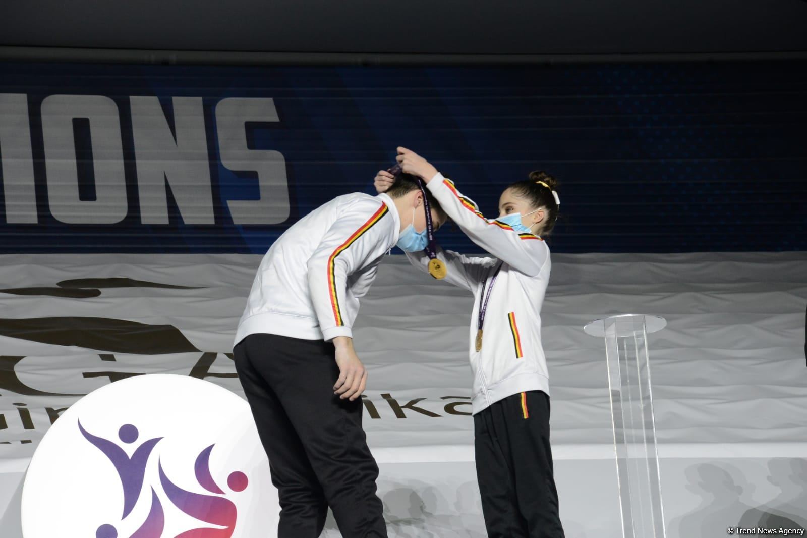 ЧМ в Баку: состоялась церемония награждения победителей среди смешанных пар, женских и мужских групп (ФОТО)