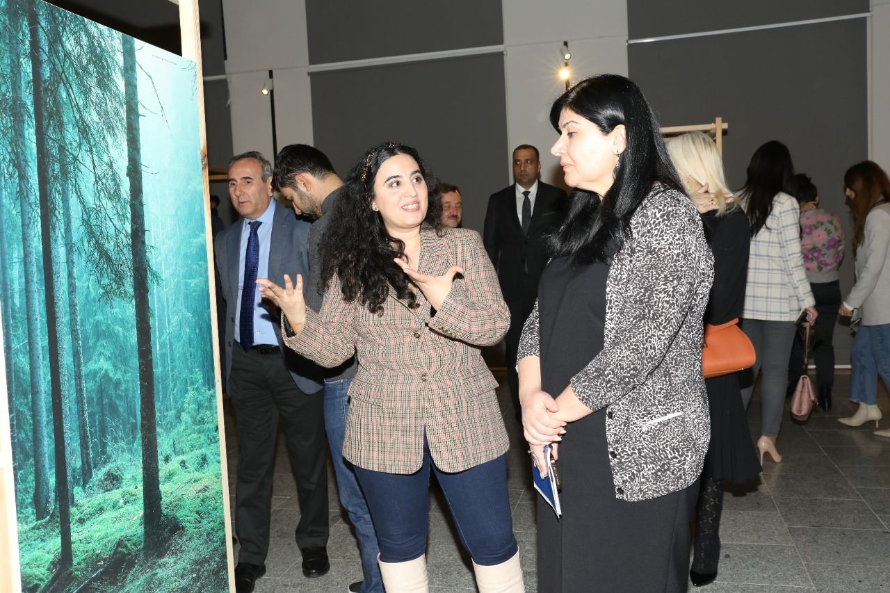 В Хырдалане представлены шведские решения в сфере устойчивой моды (ФОТО)