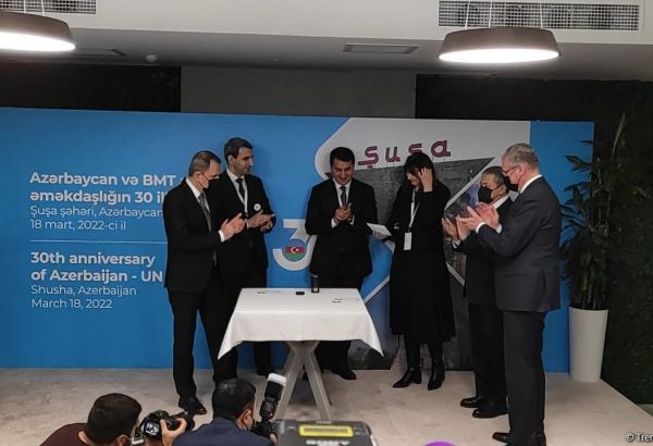 В Шуше презентована почтовая марка, посвященная 30-летию партнерства Азербайджана и ООН (ФОТО)
