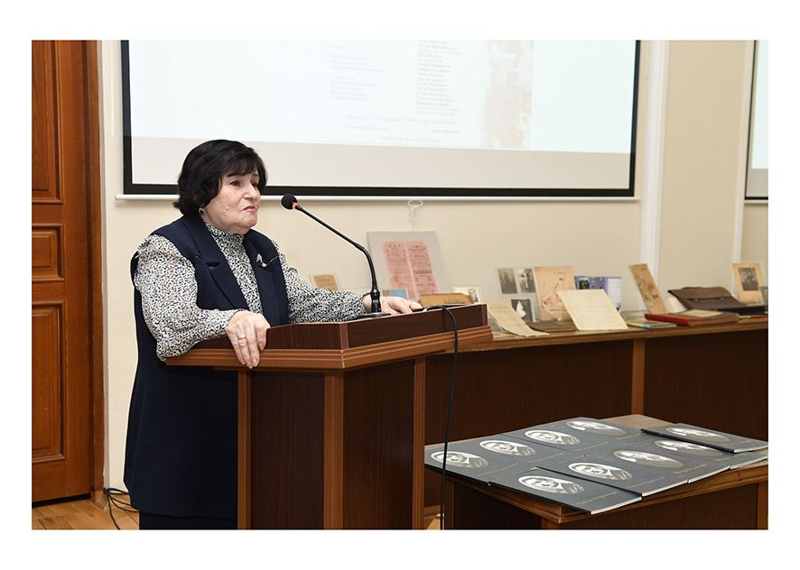 В Баку презентованы каталоги о Муслиме Магомаеве и Узеире Гаджибейли (ФОТО)