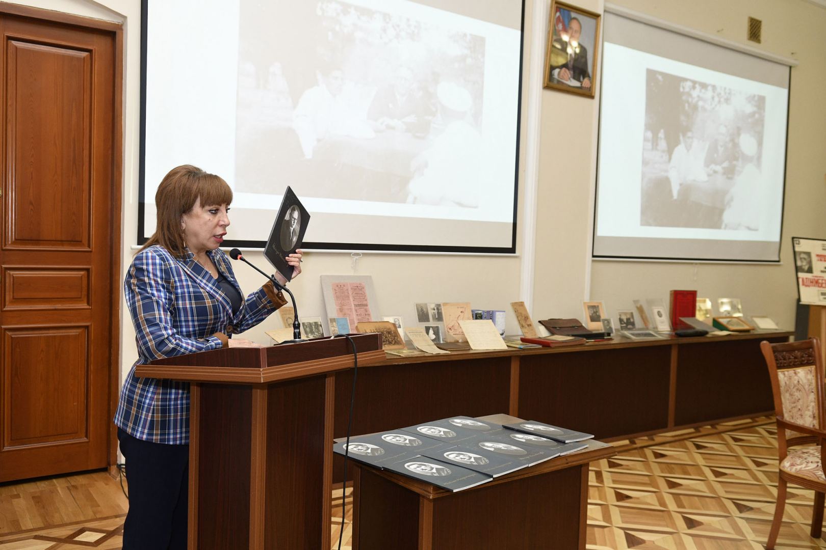 В Баку презентованы каталоги о Муслиме Магомаеве и Узеире Гаджибейли (ФОТО)