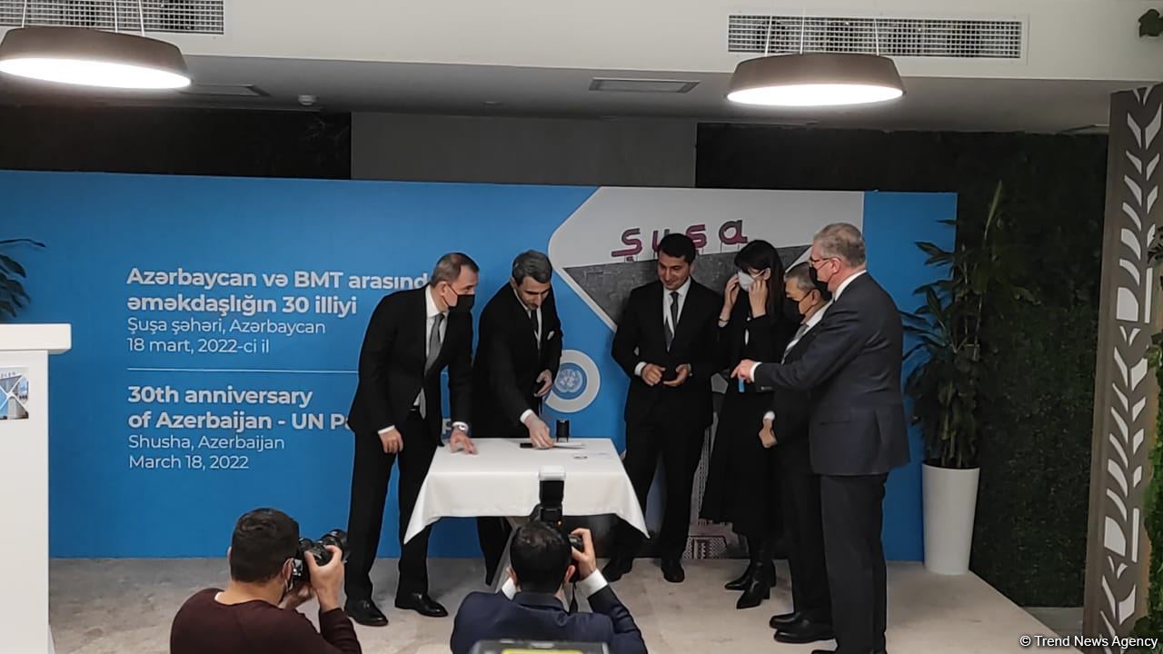 В Шуше презентована почтовая марка, посвященная 30-летию партнерства Азербайджана и ООН (ФОТО)