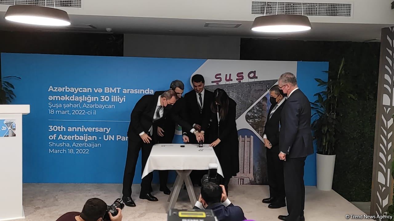 В Шуше презентована почтовая марка, посвященная 30-летию партнерства Азербайджана и ООН (ФОТО)
