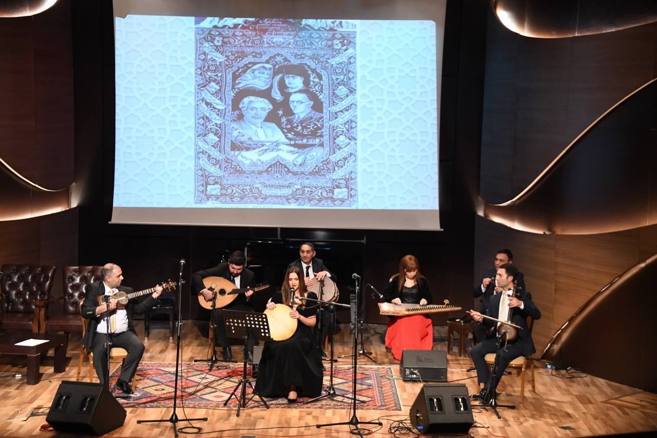 "Хан мугамного мира" - В Международном центре мугама в Баку состоялась презентация книги о выдающемся ханенде (ФОТО)