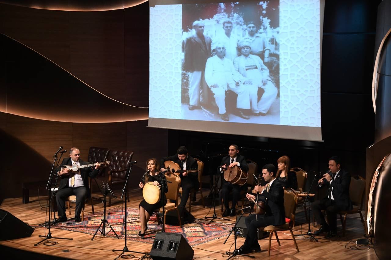 "Хан мугамного мира" - В Международном центре мугама в Баку состоялась презентация книги о выдающемся ханенде (ФОТО)