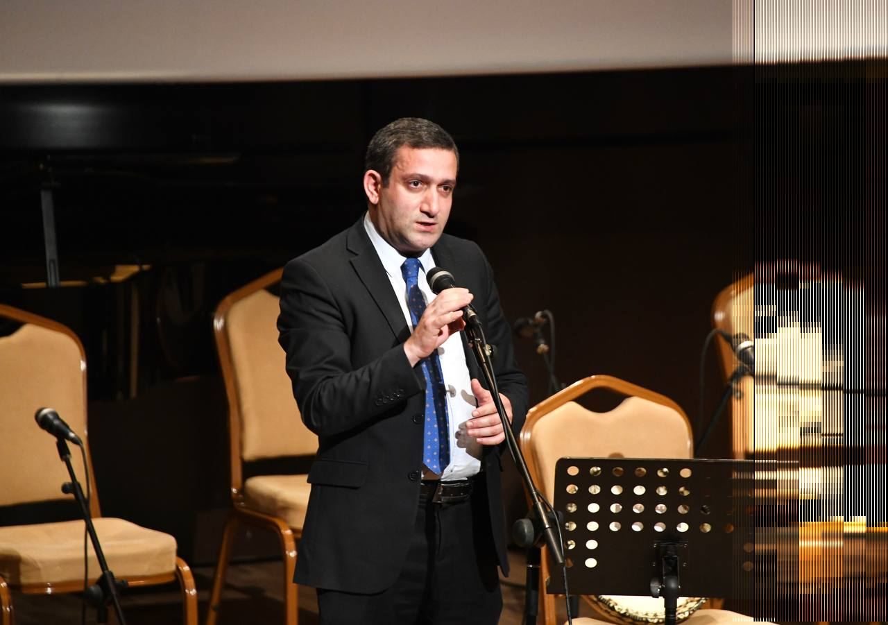 "Хан мугамного мира" - В Международном центре мугама в Баку состоялась презентация книги о выдающемся ханенде (ФОТО)