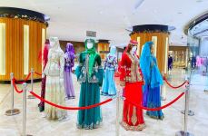 Впервые представлена коллекция Гюльнары Халиловой "Харыбюльбюль" (ФОТО)