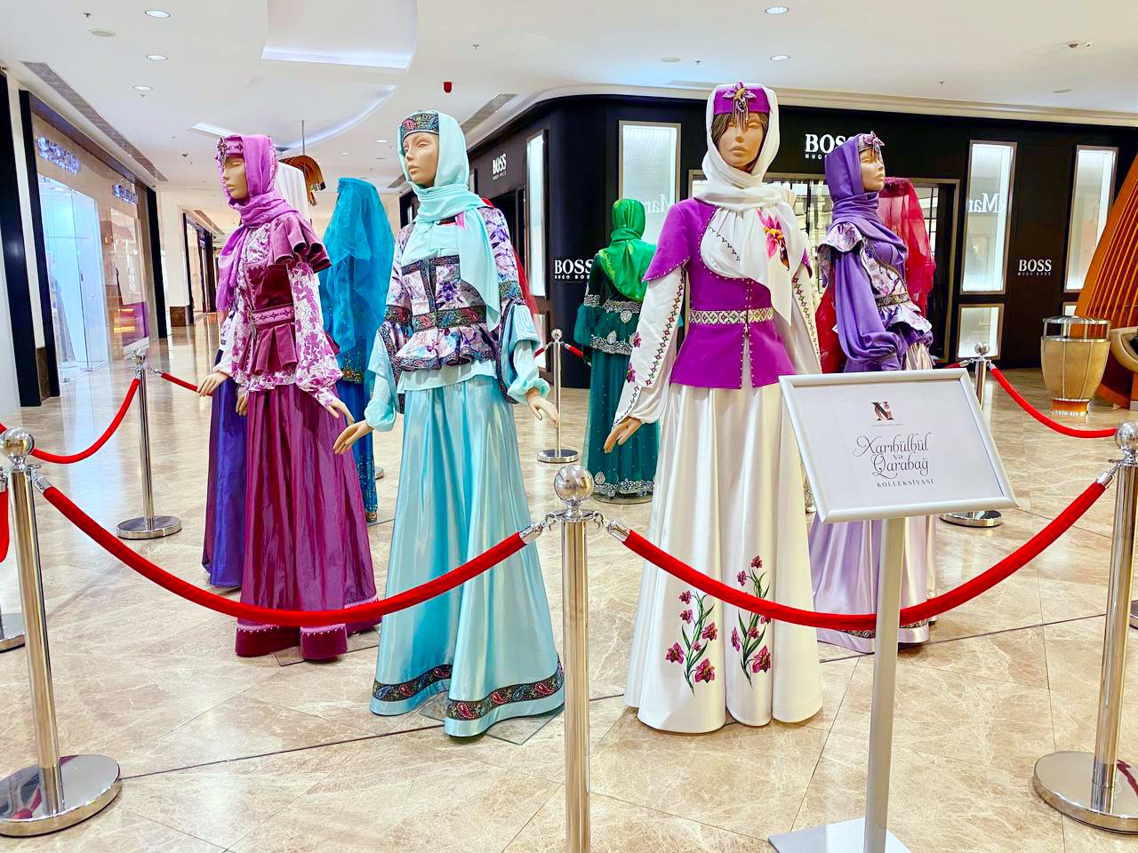 Впервые представлена коллекция Гюльнары Халиловой "Харыбюльбюль" (ФОТО)