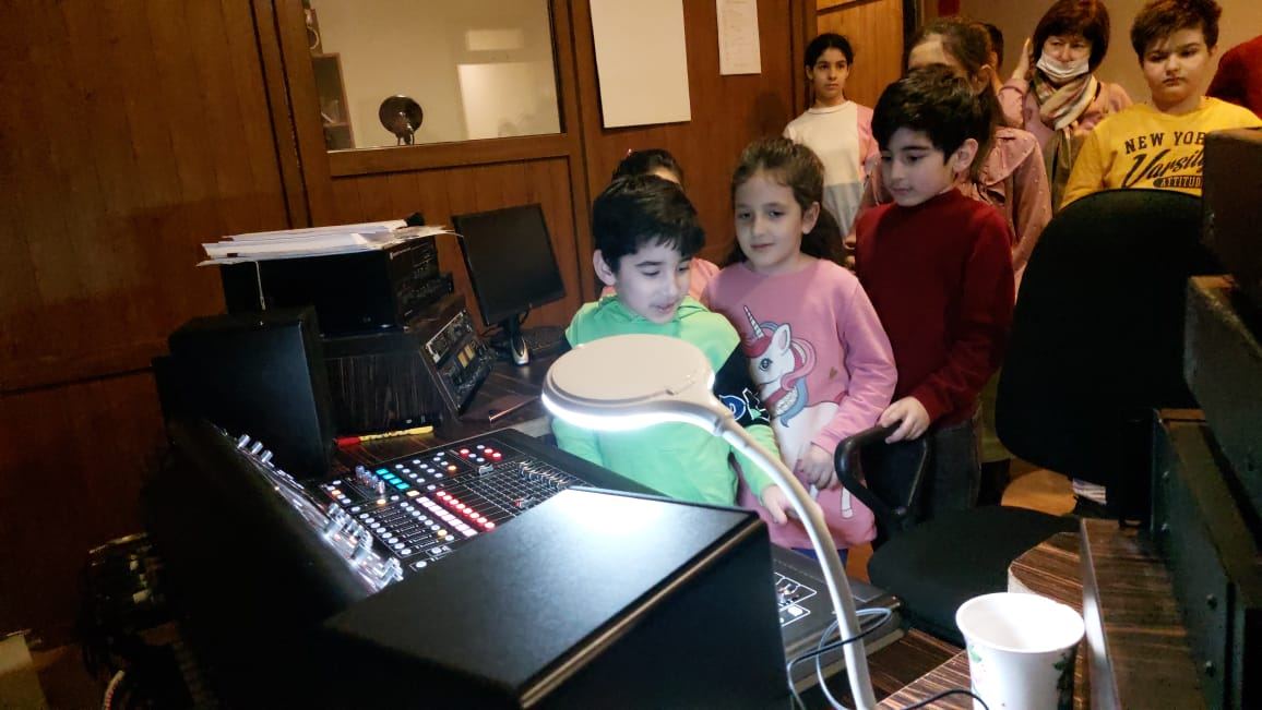 Один день в Бакинской русдраме – экскурсия за кулисы (ФОТО)