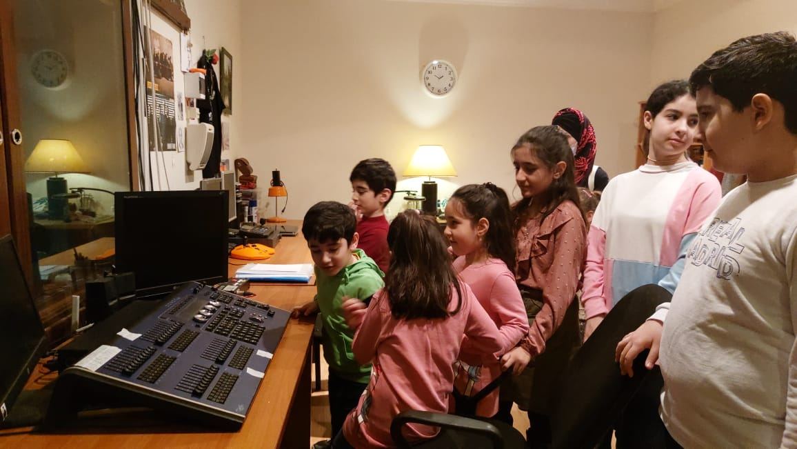 Один день в Бакинской русдраме – экскурсия за кулисы (ФОТО)