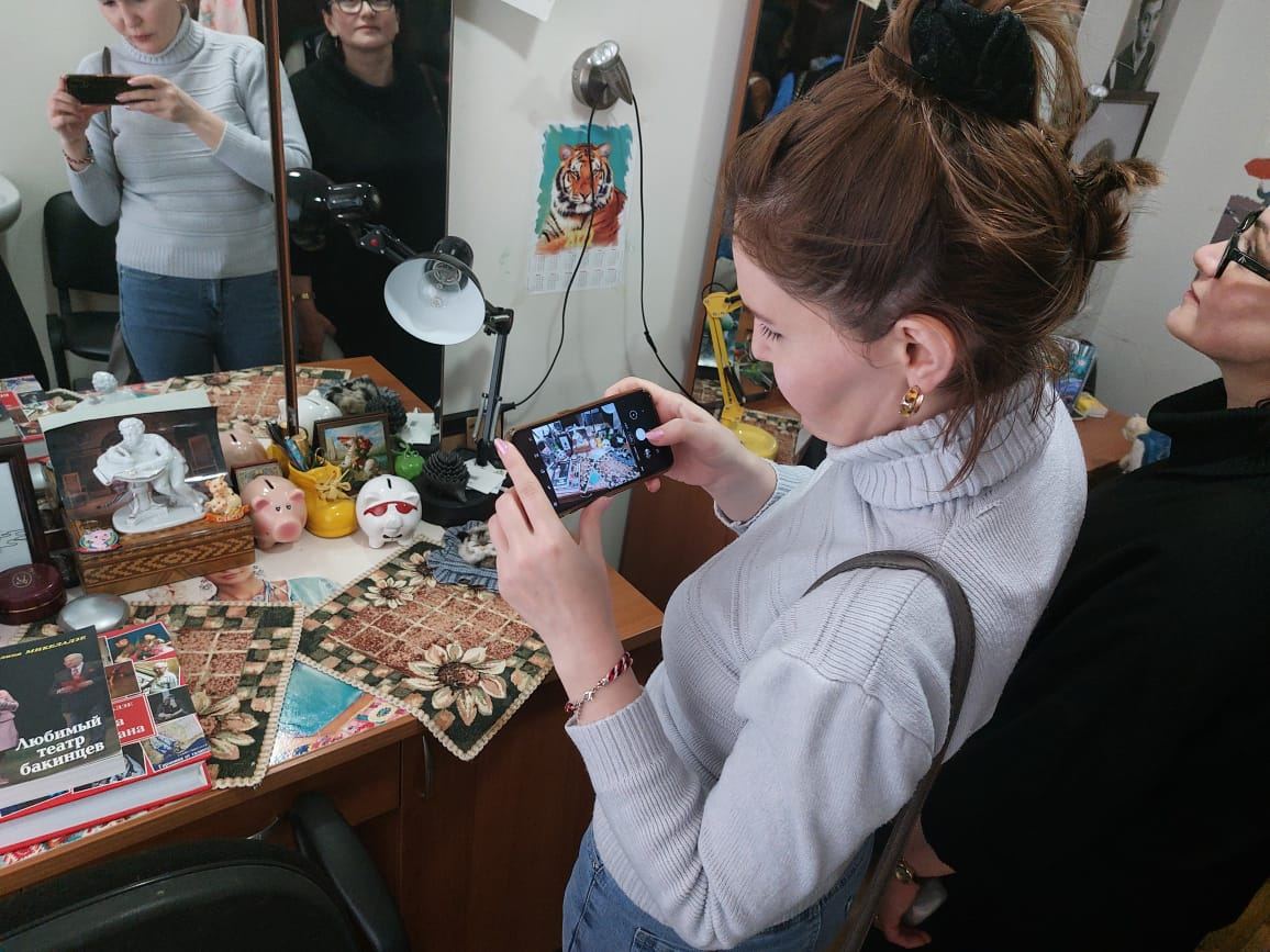 Один день в Бакинской русдраме – экскурсия за кулисы (ФОТО)