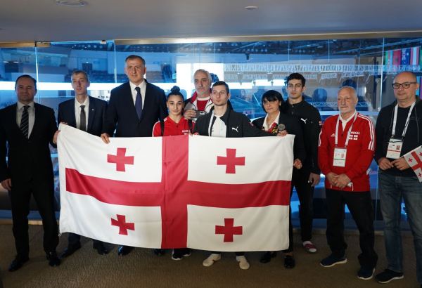 Посол Грузии встретился со спортсменами своей страны в рамках проходящего в Баку Кубка мира FIG по спортивной гимнастике (ФОТО)