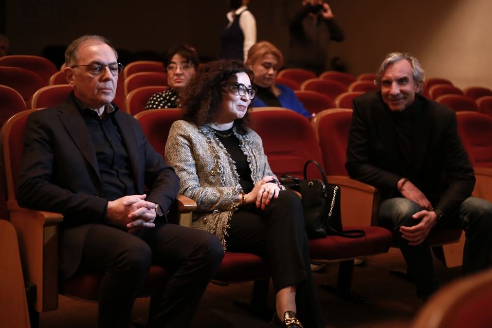 Бакинская русдрама представила моноспектакль "Моя война!" – когда слова проникают в самые потаенные глубины души (ФОТО)