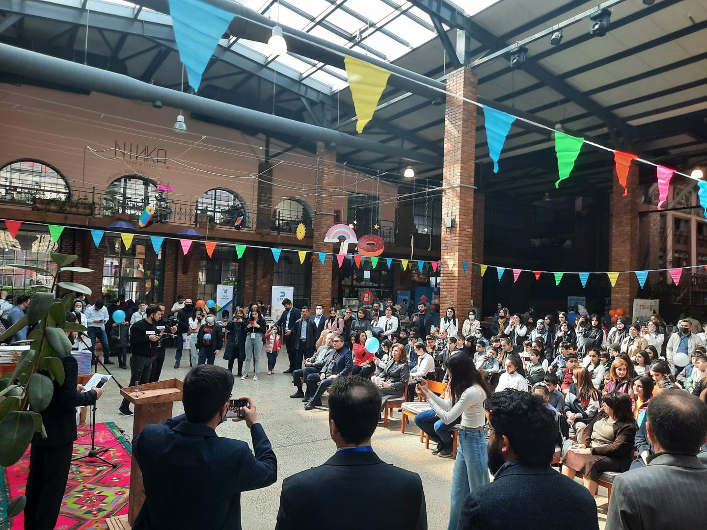 В Баку проходит первый Фестиваль детской книги (ФОТО/ВИДЕО)