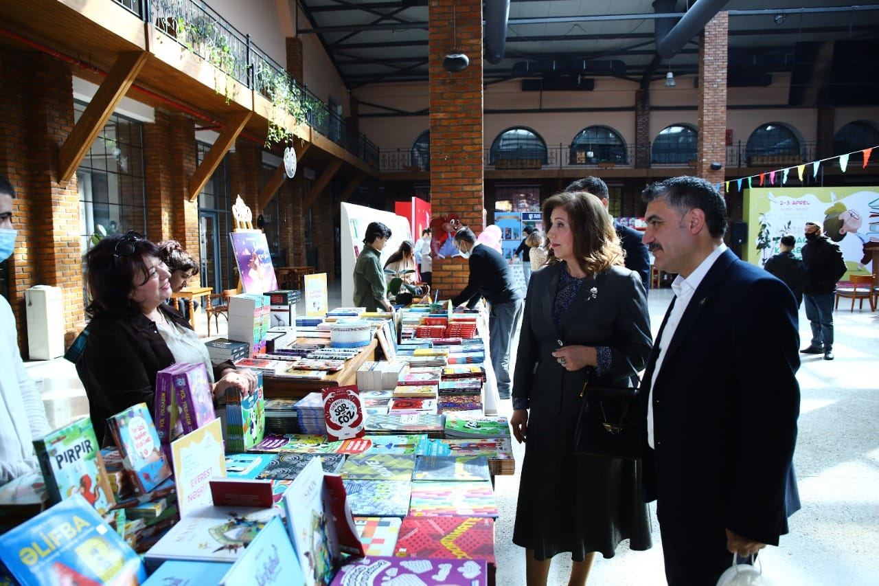 В Баку проходит первый Фестиваль детской книги (ФОТО/ВИДЕО)