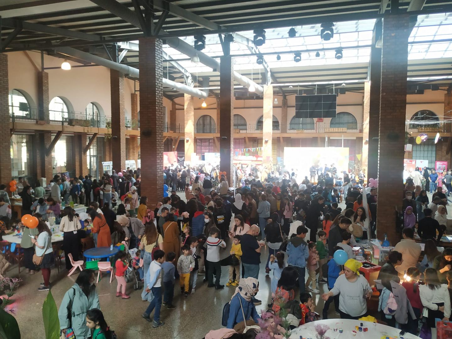 В Баку проходит первый Фестиваль детской книги (ФОТО/ВИДЕО)