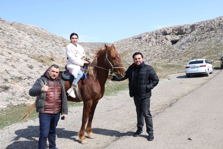 Азербайджанский певец признан самым интеллектуальным в реалити-шоу Туркестана, или История любви с красивой казашкой (ВИДЕО, ФОТО)