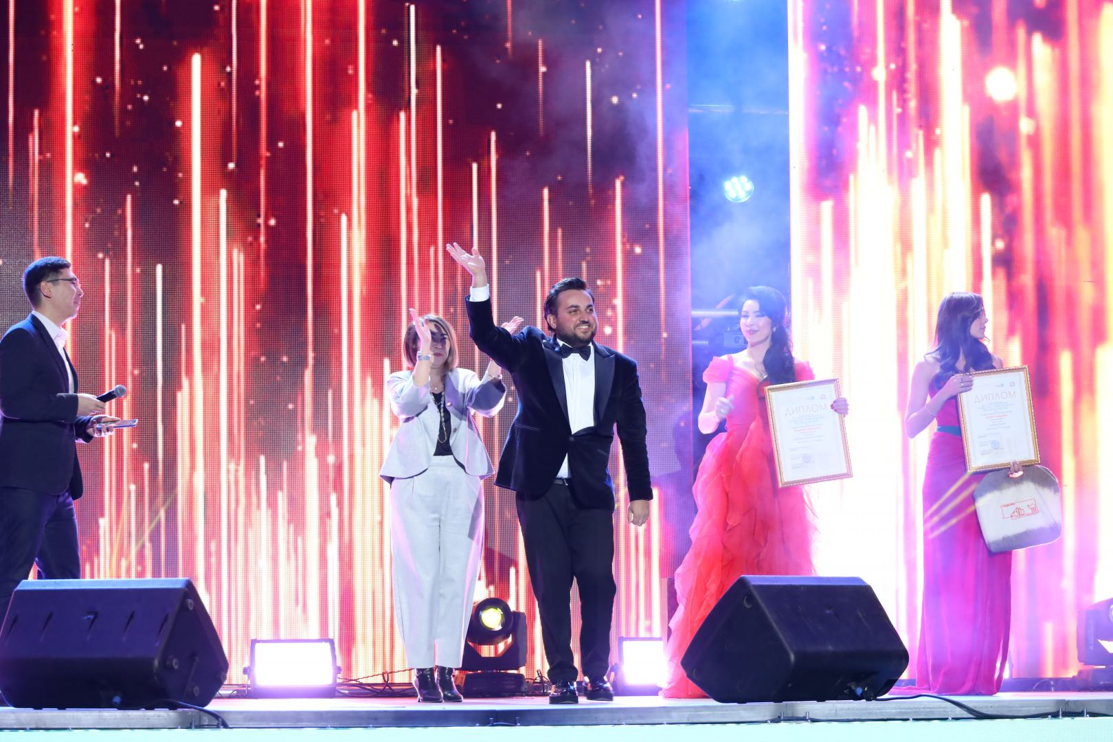 Азербайджанский певец признан самым интеллектуальным в реалити-шоу Туркестана, или История любви с красивой казашкой (ВИДЕО, ФОТО)