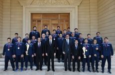 Президент Ильхам Алиев принял членов сборной Азербайджана, участвовавших в чемпионате Европы по борьбе в Венгрии  (ФОТО/ВИДЕО)