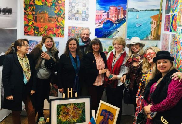 Азербайджанские художники покоряют "Карусель дю Лувр"  (ФОТО)