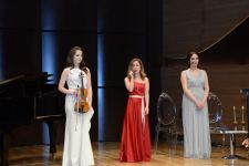 Поэтическое свидание в Баку и разговоры о любви (ФОТО)