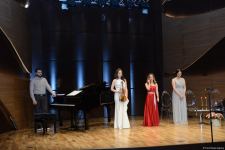 Поэтическое свидание в Баку и разговоры о любви (ФОТО)