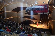 Поэтическое свидание в Баку и разговоры о любви (ФОТО)