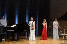 Поэтическое свидание в Баку и разговоры о любви (ФОТО)