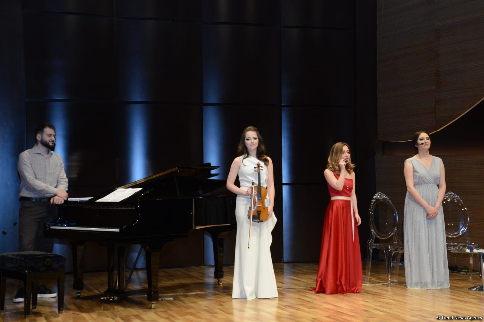 Поэтическое свидание в Баку и разговоры о любви (ФОТО)