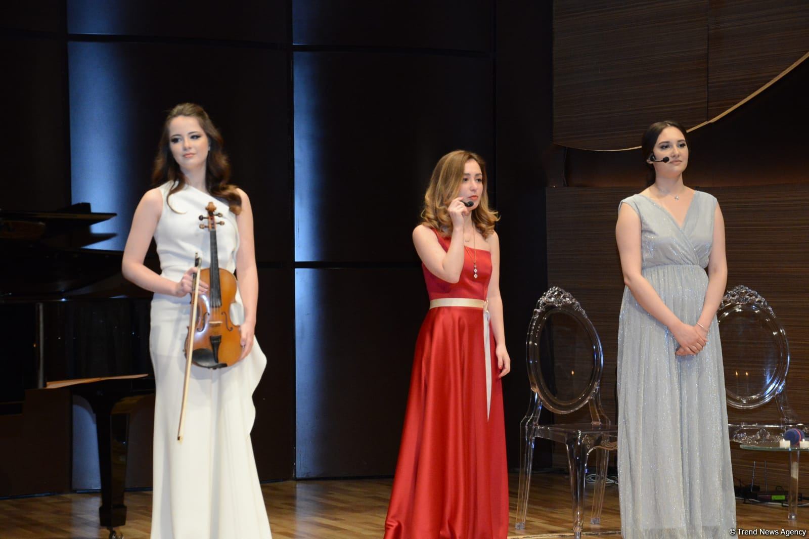 Поэтическое свидание в Баку и разговоры о любви (ФОТО)