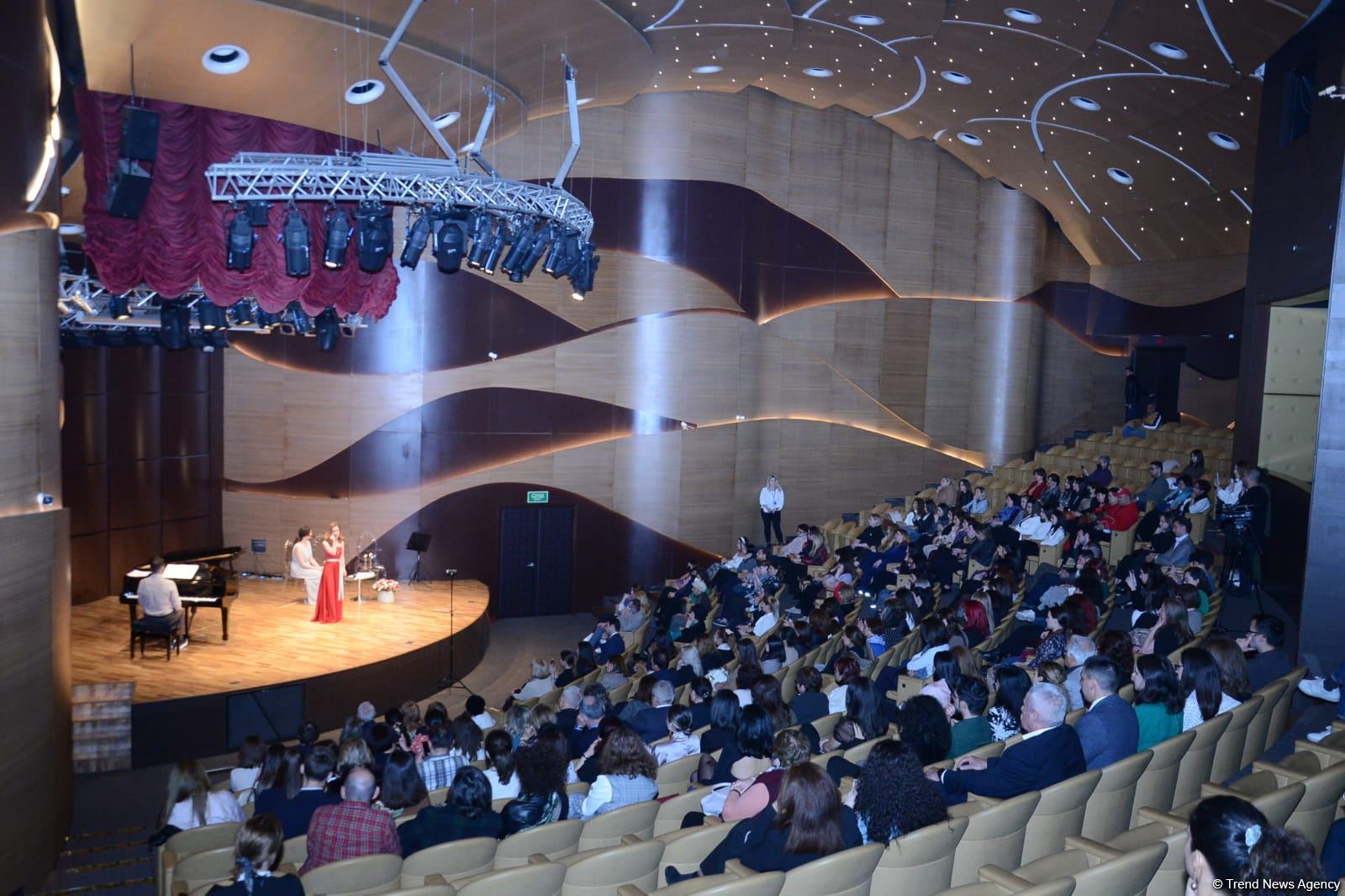 Поэтическое свидание в Баку и разговоры о любви (ФОТО)