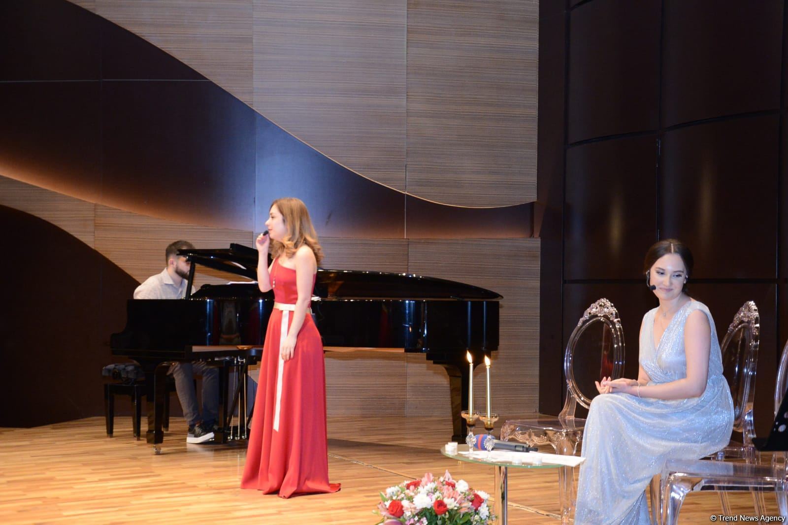 Поэтическое свидание в Баку и разговоры о любви (ФОТО)