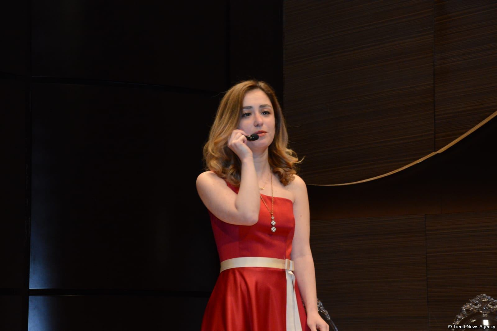 Поэтическое свидание в Баку и разговоры о любви (ФОТО)