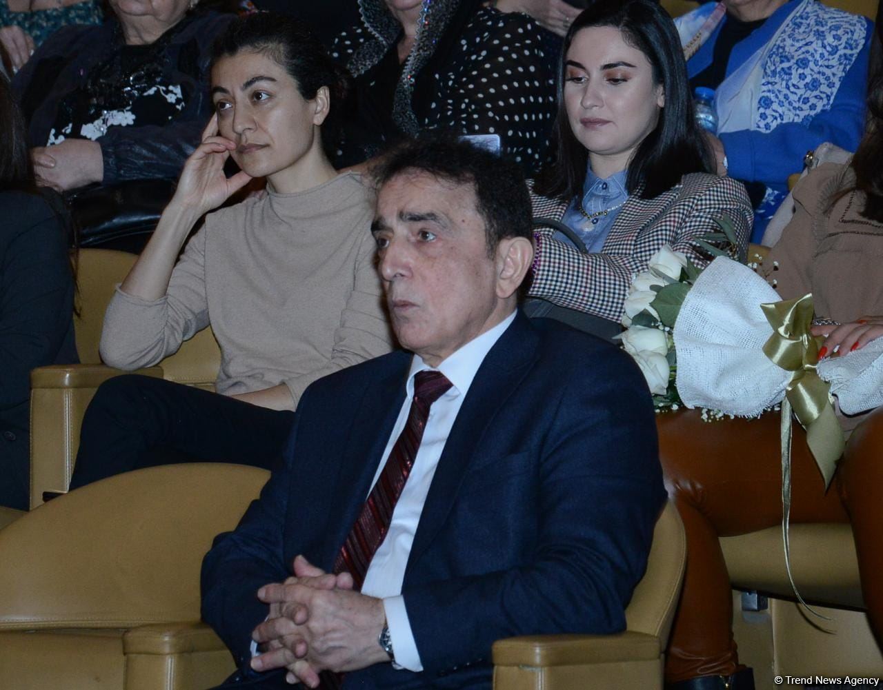 Поэтическое свидание в Баку и разговоры о любви (ФОТО)