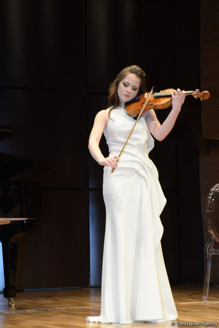 Поэтическое свидание в Баку и разговоры о любви (ФОТО)