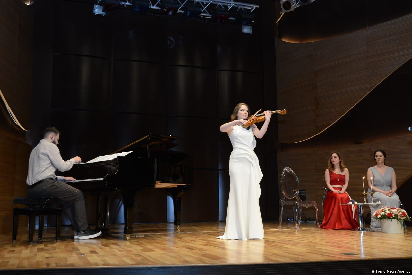 Поэтическое свидание в Баку и разговоры о любви (ФОТО)