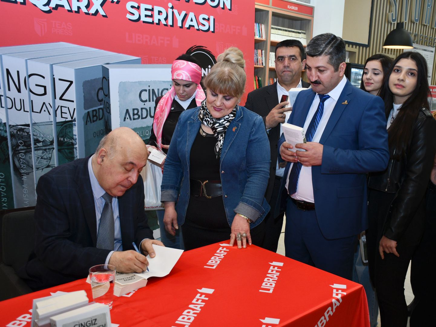 Однажды в Баку… Ринат неожиданно получает фантастическое наследство, и становится олигархом. Что происходит дальше? (ФОТО)