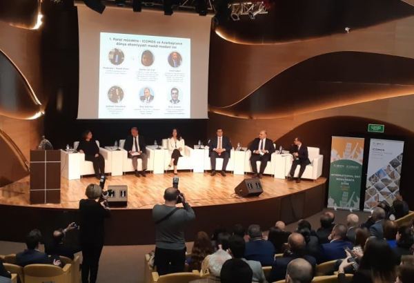 В Баку начал работу форум, посвященный Международному дню памятников и исторических мест (ФОТО)