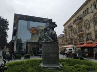 В Баку стартовал проект Təmiz heykəl: представлен маршрут Хуршидбану Натаван - Мирза Фатали Ахундзаде (ФОТО/ВИДЕО)