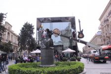 В Баку стартовал проект Təmiz heykəl: представлен маршрут Хуршидбану Натаван - Мирза Фатали Ахундзаде (ФОТО/ВИДЕО)