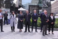 В Баку стартовал проект Təmiz heykəl: представлен маршрут Хуршидбану Натаван - Мирза Фатали Ахундзаде (ФОТО/ВИДЕО)