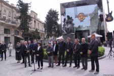 В Баку стартовал проект Təmiz heykəl: представлен маршрут Хуршидбану Натаван - Мирза Фатали Ахундзаде (ФОТО/ВИДЕО)