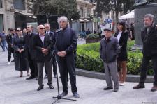 В Баку стартовал проект Təmiz heykəl: представлен маршрут Хуршидбану Натаван - Мирза Фатали Ахундзаде (ФОТО/ВИДЕО)