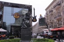 В Баку стартовал проект Təmiz heykəl: представлен маршрут Хуршидбану Натаван - Мирза Фатали Ахундзаде (ФОТО/ВИДЕО)