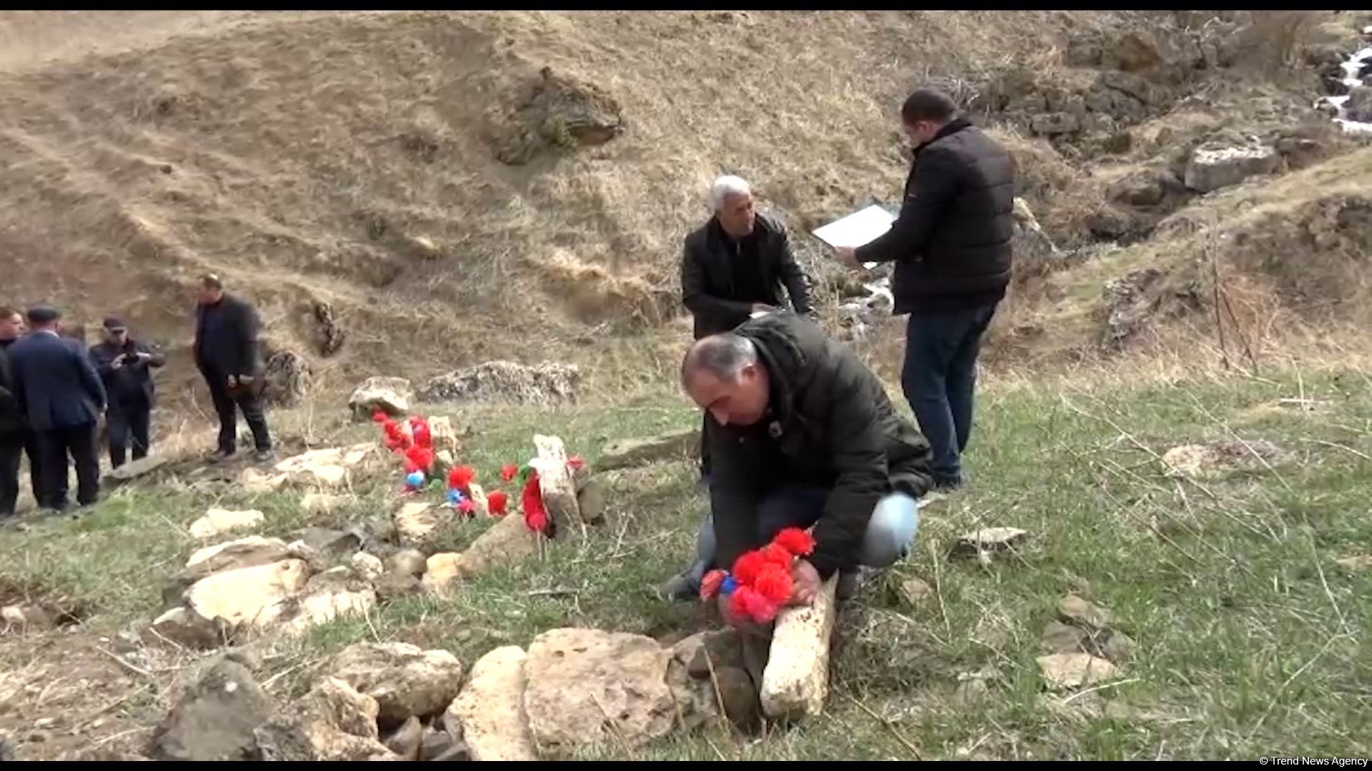 Армяне расстреляли в пещере беззащитных людей - свидетели резни в Башлыбеле (репортаж Trend TV)