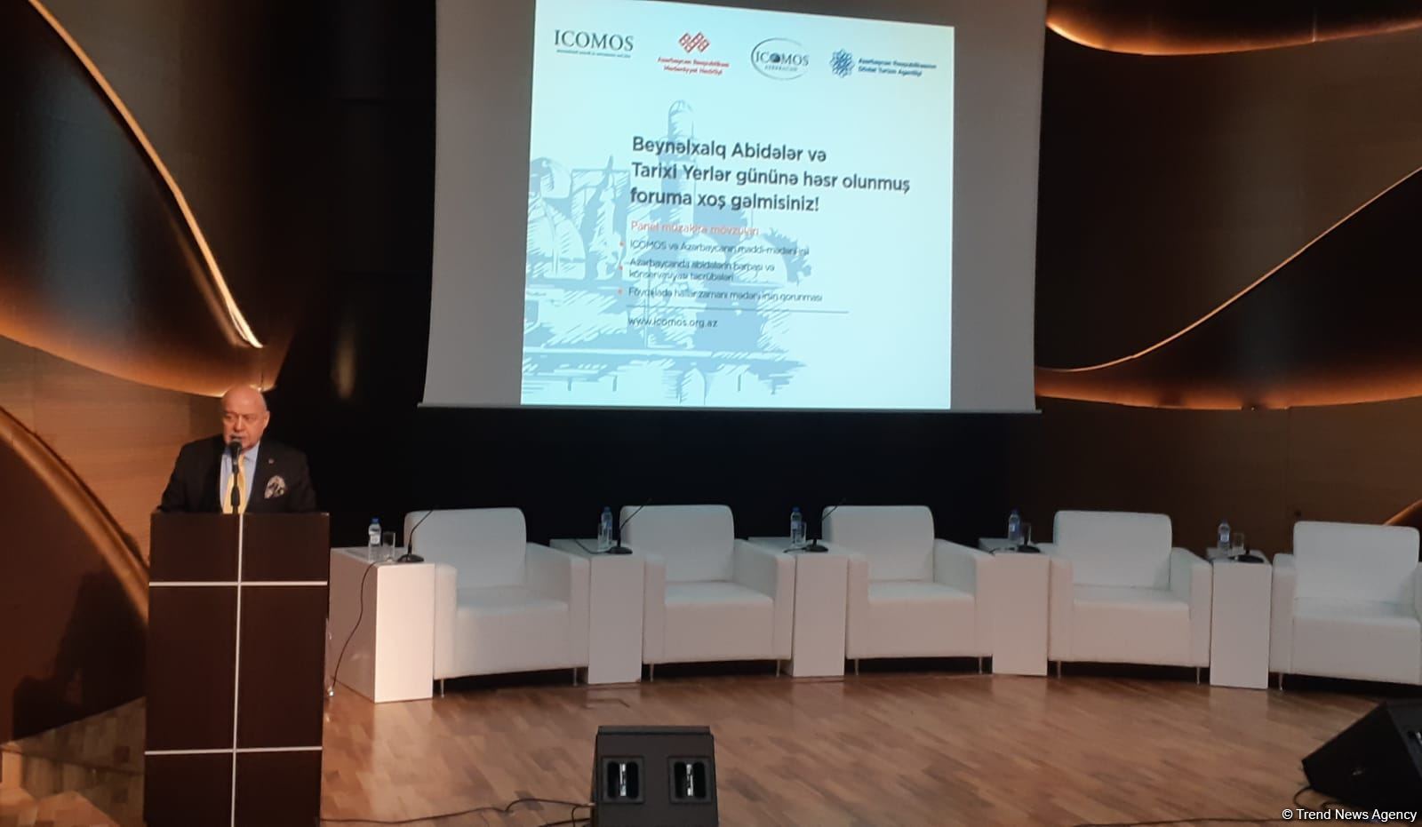 В Баку начал работу форум, посвященный Международному дню памятников и исторических мест (ФОТО)
