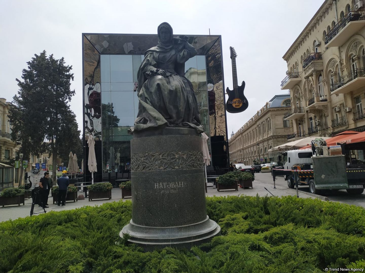 В Баку стартовал проект Təmiz heykəl: представлен маршрут Хуршидбану Натаван - Мирза Фатали Ахундзаде (ФОТО/ВИДЕО)