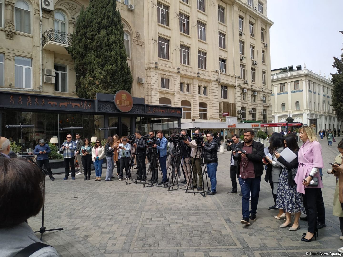 В Баку стартовал проект Təmiz heykəl: представлен маршрут Хуршидбану Натаван - Мирза Фатали Ахундзаде (ФОТО/ВИДЕО)